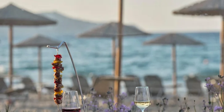 V rámci all inclusive můžete jednou během pobytu zdarma zajít na servírovanou večeři do řecké restaurace. 