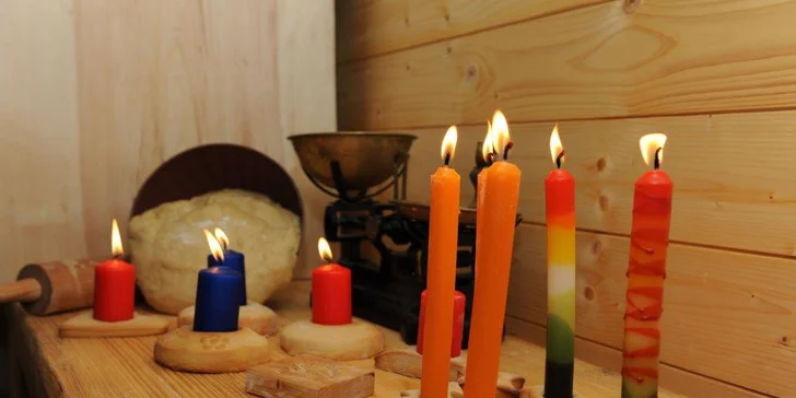 Prohlídka svíčkárny včetně výroby voskovek či lampy 