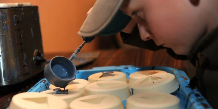 Prohlídka svíčkárny včetně výroby voskovek či lampy 