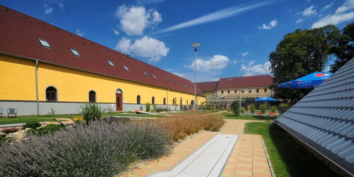 Celodenní vstup na minigolf pro dvě osoby nebo celou rodinu - i s nápojem