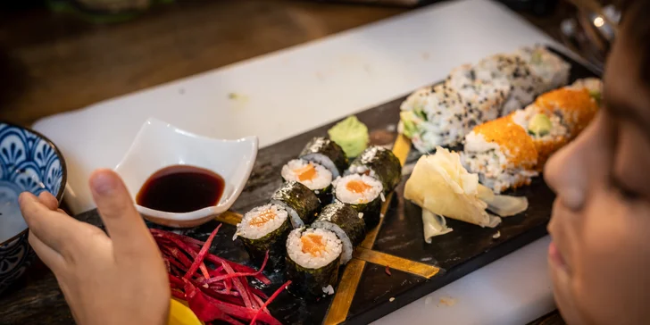 Pokud jste dosud sushi jen jedli, zapište se do kurzu pro začátečníky, který vám odhalí tajemství japonské kuchyně jako celku. 