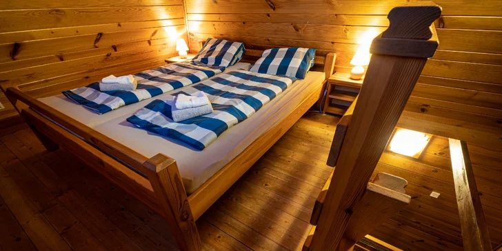 V Superior apartmánech je navíc obývací místnost.