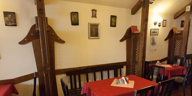 Tatarák ze svíčkové nebo steak s hranolky ve vyhlášené restauraci U Kohouta