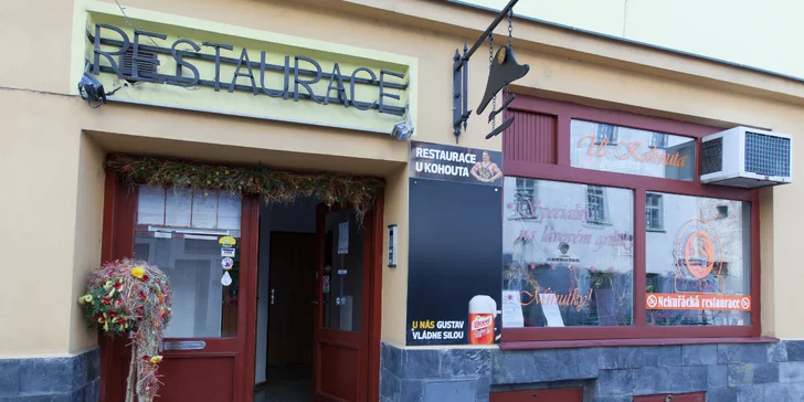 Tatarák ze svíčkové nebo steak s hranolky ve vyhlášené restauraci U Kohouta