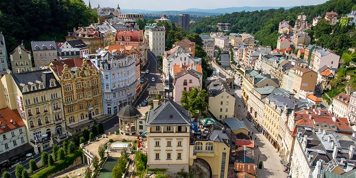 Pobyt v klidné části Karlových Varů: snídaně, velká zahrada a v blízkosti cyklostezky
