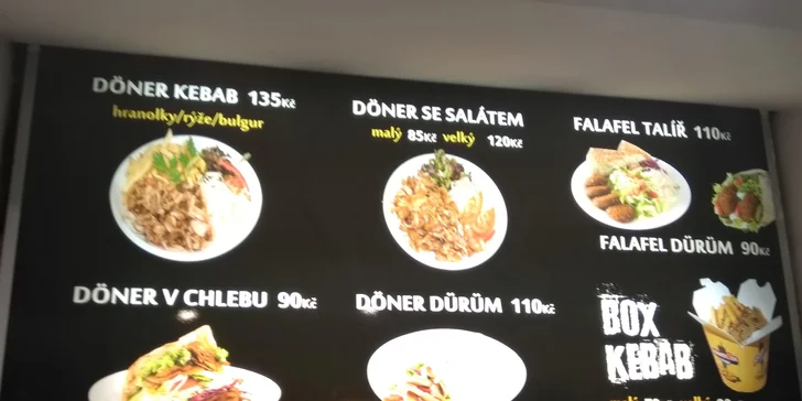 Döner kebab nebo durüm a nápoj v tureckém bistru; na výběr i box s hranolky