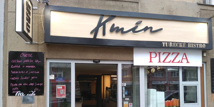 Döner kebab nebo durüm a nápoj v tureckém bistru; na výběr i box s hranolky