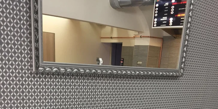 Kuřecí nebo hovězí kebab, zelenina, dresink a nápoj; u Döner boxu i hranolky
