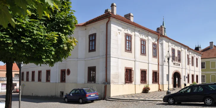 Rodinný výlet: vstupenka do skanzenu a muzea v Kouřimi