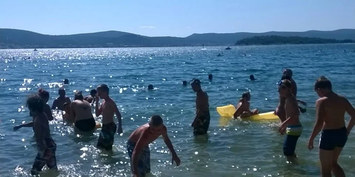Chorvatsko pro rodiny s dětmi: plná penze, doprava a třeba i program