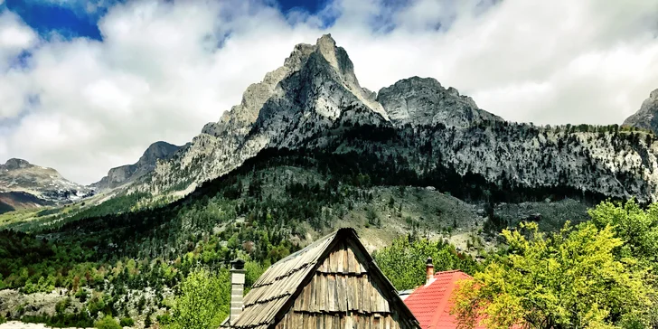 Zpáteční letenky na Sardinii, do Kalábrie, Španělska i Albánie, červnové odlety