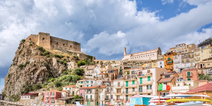 Zpáteční letenky na Sardinii, do Kalábrie, Španělska i Albánie, červnové odlety