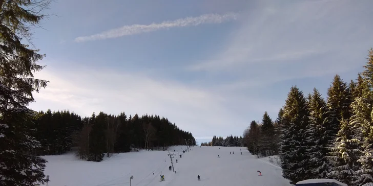 Přijet můžete i v zimě. V okolí je množství sjezdovek a lyžařských středisek.