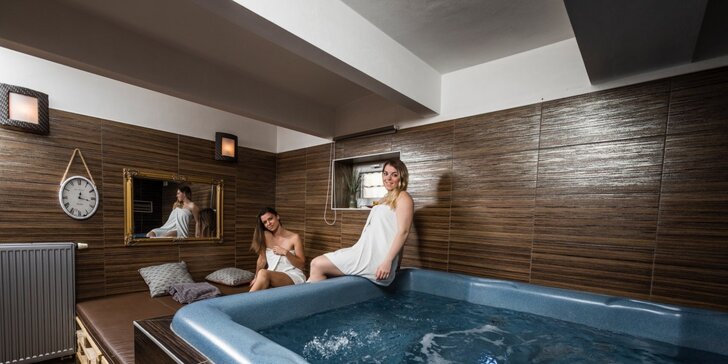 Relax i romantika ve vířivce a sauně: 60 či 120 minut pro pár nebo až 5 osob