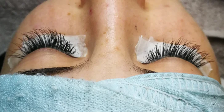 Prodloužení řas metodou řasa na řasu se značkou Beautier Lashes