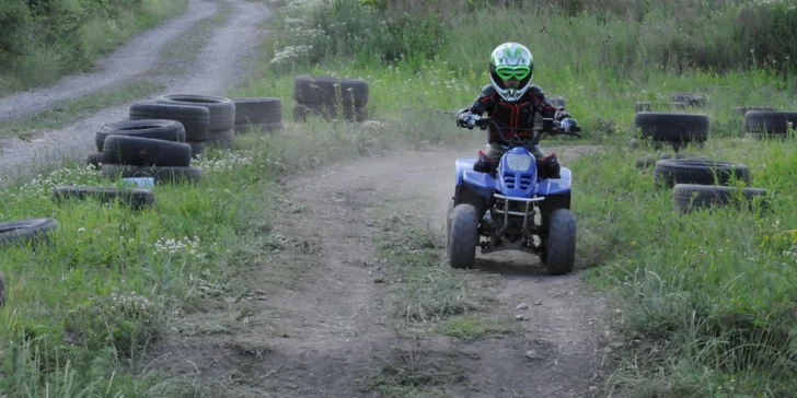 Hurá na čtyřkolku: instruktáž a 10 nebo 30 minut jízdy pro dítě od 4 do 12 let