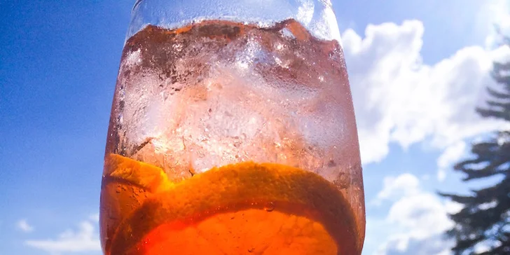 Osvěžte se: 2 míchané drinky Aperol Spritz na Palackého třídě