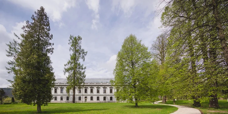Pobyt na zámku v Považské Bystrici s polopenzí, wellness a cvičením jógy