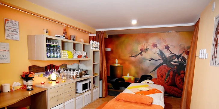 Jemná relaxační aroma masáž s třezalkovým zábalem