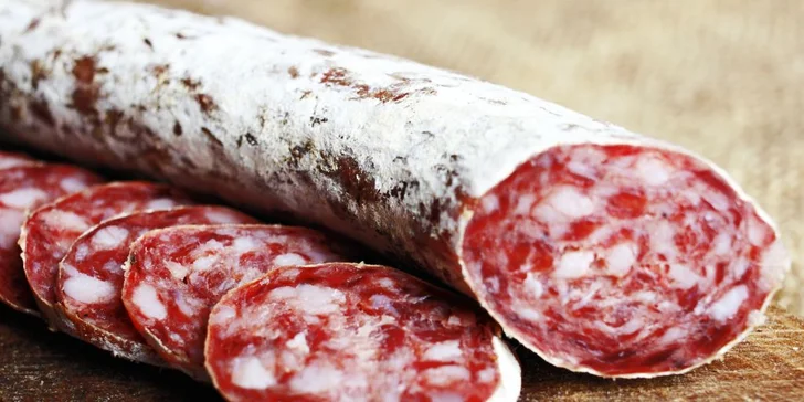 Vychutnáte si kachní klobásu, kančí variantu a verzi s lískovými ořechy. Už se vám sbíhají sliny?