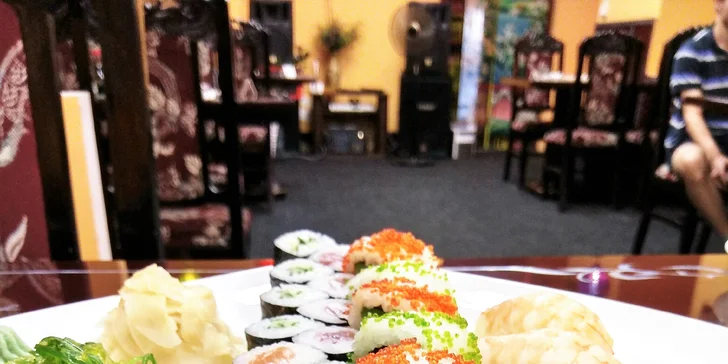 28 či 38 kousků sushi: losos, tuňák i krevety či krab v čerstvých rolkách