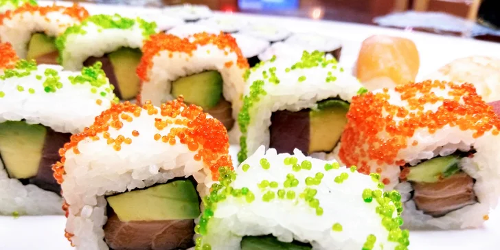 28 či 38 kousků sushi: losos, tuňák i krevety či krab v čerstvých rolkách