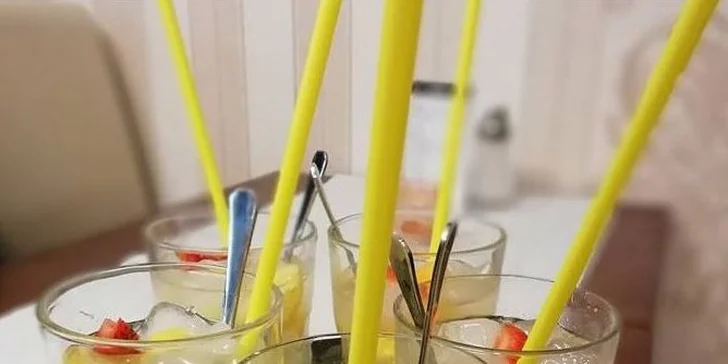 Letní mlsání: dva zmrzlinové poháry se sušenkou Oreo a ledová káva pro dva