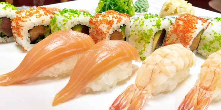 28 či 38 kousků sushi: losos, tuňák i krevety či krab v čerstvých rolkách