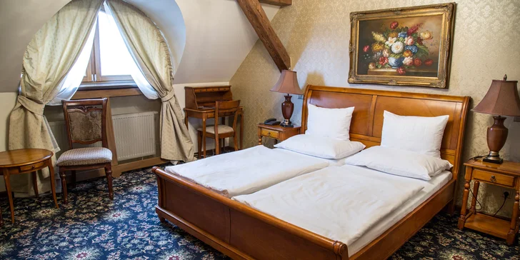 Luxusní pobyt na zámku: 5* apartmán, wellness pod skálou i večeře v krčmě