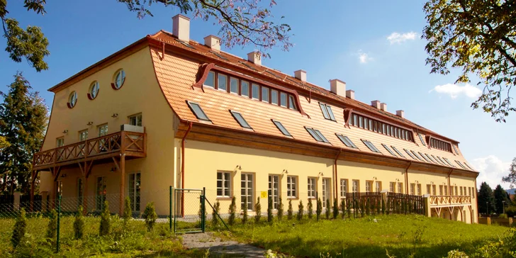 Romantický pobyt pro dva se snídaní, privátním wellness a večeří na zámku a jeho prohlídkou