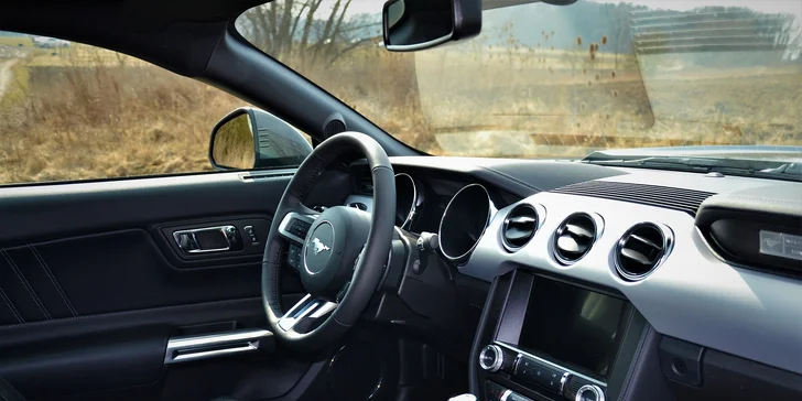 Rozjeďte to v žihadle Ford Mustang GT 5.0 na 15 až 60 minut