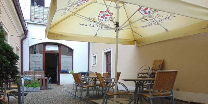 Tříchodové menu pro 2: telecí maminha, francouzská palačinka i džbánek vína