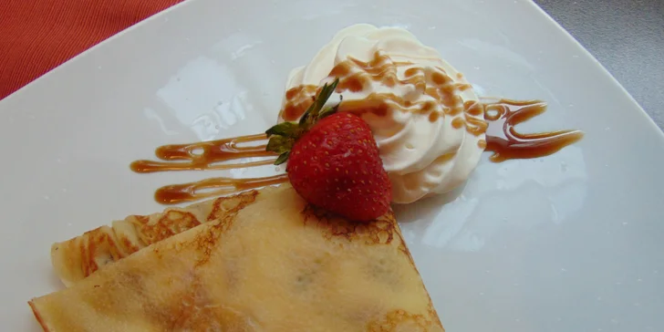 Tříchodové menu pro 2: telecí maminha, francouzská palačinka i džbánek vína