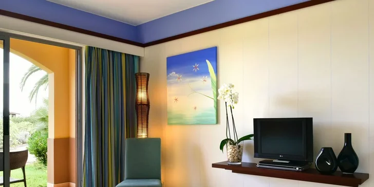 Samozřejmostí je jak Wi‑Fi, tak trezor, televize i minibar. 