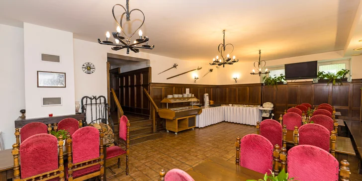 Jen necelé 2 kilometry od centra vás ubytuje hotel Valdštejn.