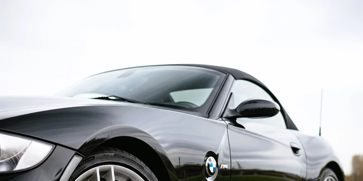 Po dobu zápůjčky můžete zaparkovat svoje auto v oploceném areálu firmy. 