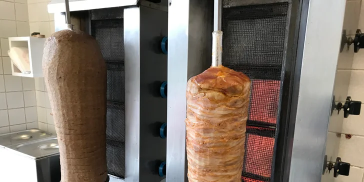Kebab vám zabalí do tortilly či chleba.