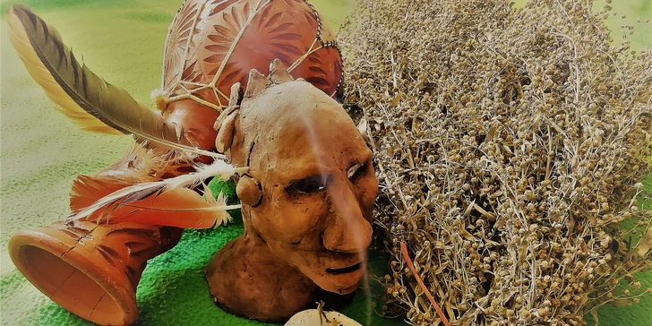Tzv. moxa (pelyněk zabalený do tvaru doutníku) ovlivňuje akupunkturní body.