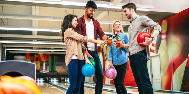 Hodina bowlingu a 4x nápoj: pivo, džus, malinovka, káva nebo víno