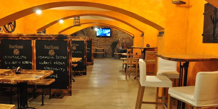 Pro řízkovou nálož si můžete buď sami doběhnout (do restaurací je to pár kroků ze zastávky Veveří), nebo si vše nechat za příplatek nechat dovézt kamkoli po Brně. 