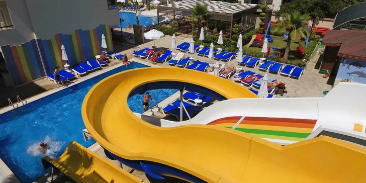 Hotel má pro vás připravenou pětici bazénů, včetně jednoho s tobogány.

