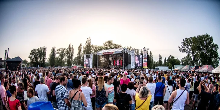 Těšte se třeba na eurodance v podání kapely 666, německou hip-hopovou skupinu C-Block či popové skladby od Caught in The Act. 