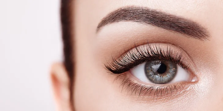 Úprava a barvení obočí, lash lifting i prodloužení řas metodou 2D