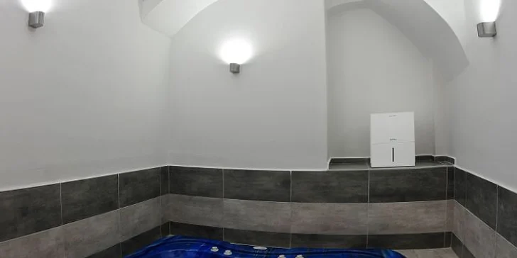 Užijte si intimní odpočinek v soukromí: Vířivka pro 2 či 4 osoby na 1,5 hodiny