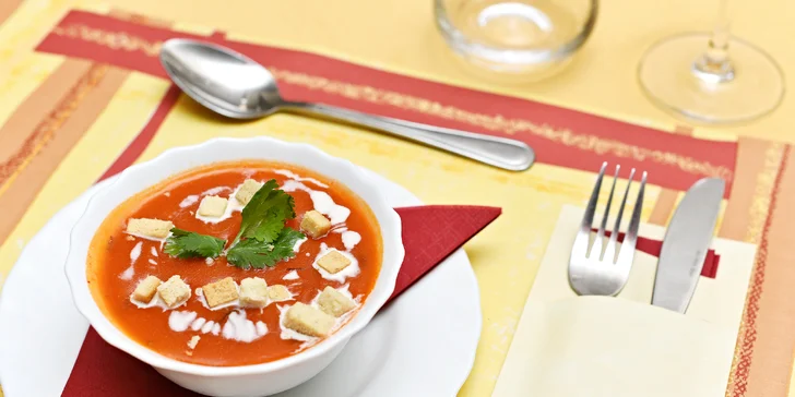Žádné maso: indické vegetariánské menu ve smíchovské restauraci Taj Mahal