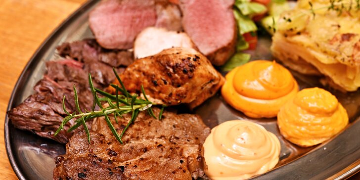 Bohaté masové menu pro 2: hovězí flap steak, krkovice, panenka i kuřecí prsa