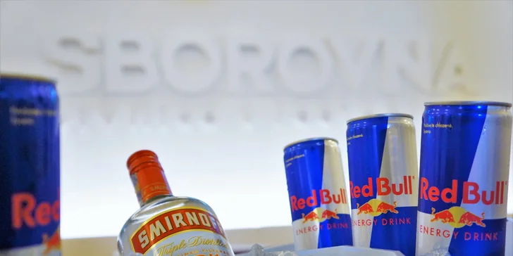 Party loď ve Sborovně: litr vodky a Red Bully nebo Křídla pro jednoho