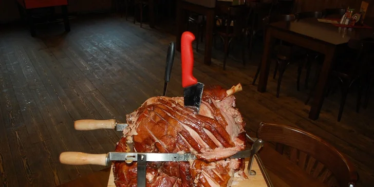 Obří 8 nebo 15kilová pečená uzená kýta pro partu