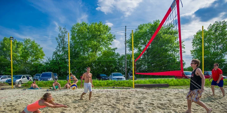 Hodinový pronájem beachvolejbalového kurtu ve Wake Parku Náklo
