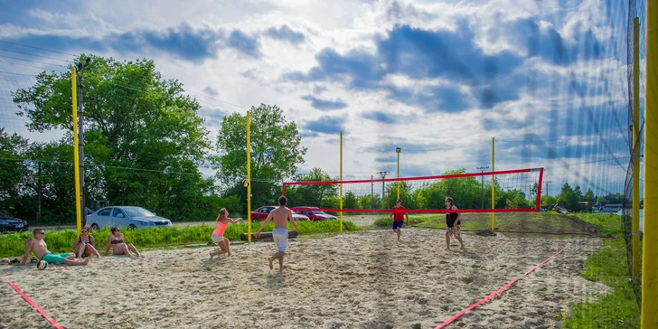 Hodinový pronájem beachvolejbalového kurtu ve Wake Parku Náklo